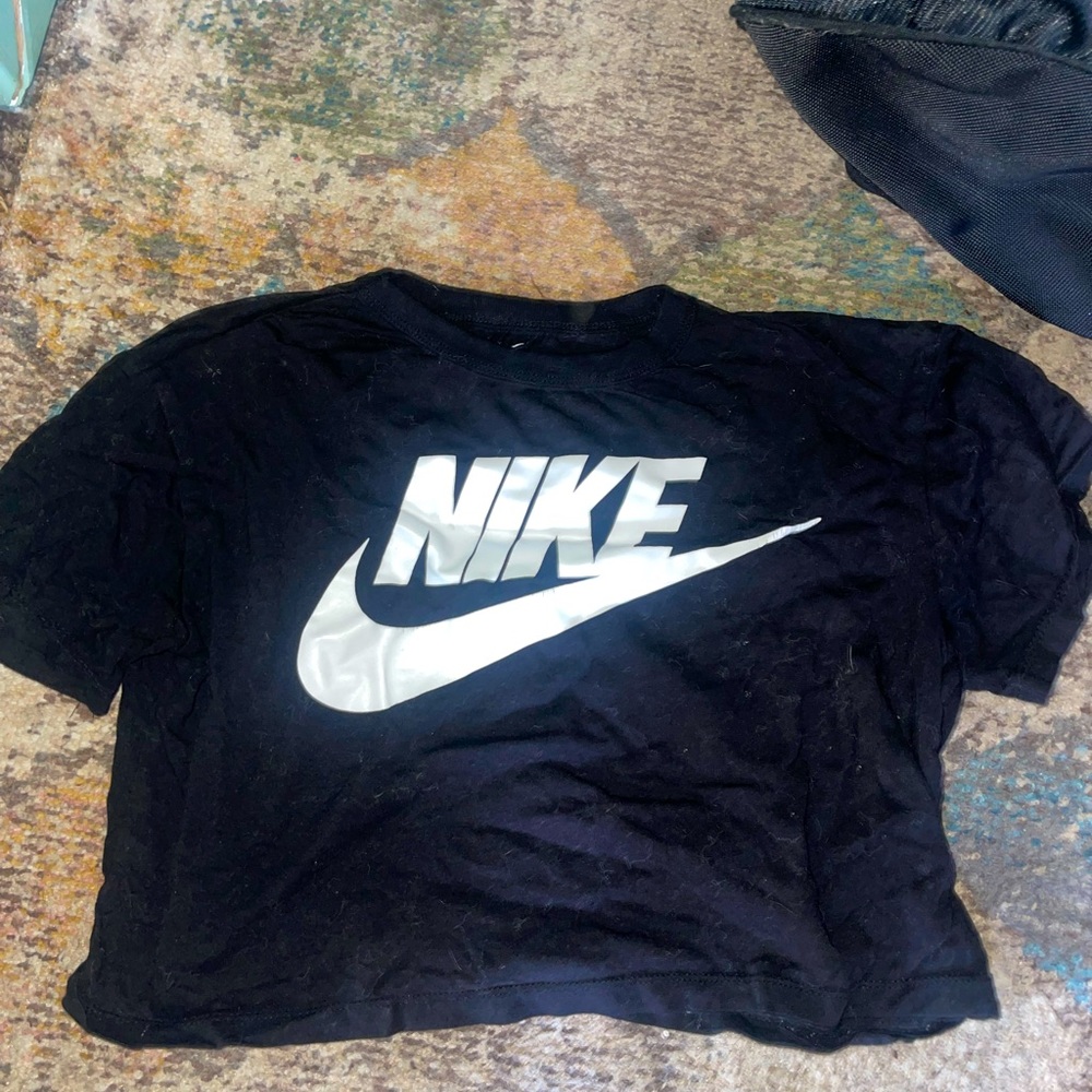 Nike crop shirt !